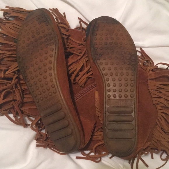 Minnetonka fringe boots - Picture 8 of 14